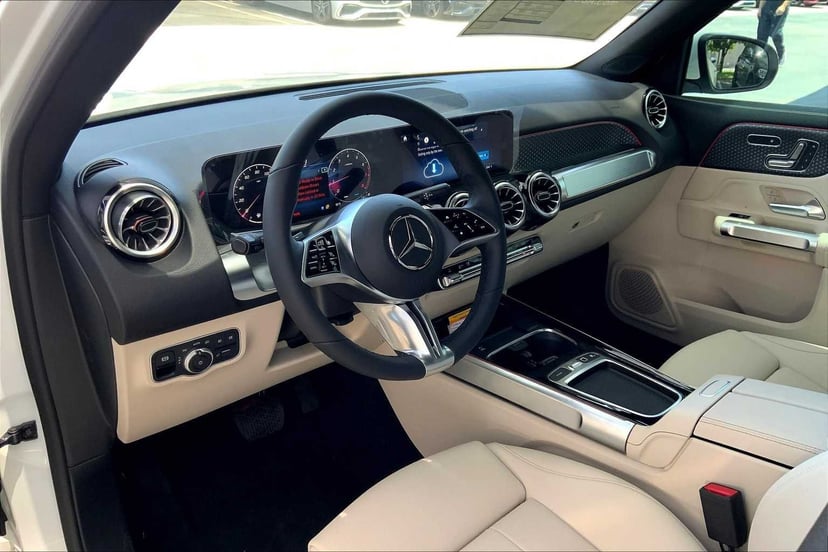 2025 Mercedes-Benz GLB 250 - Image 10