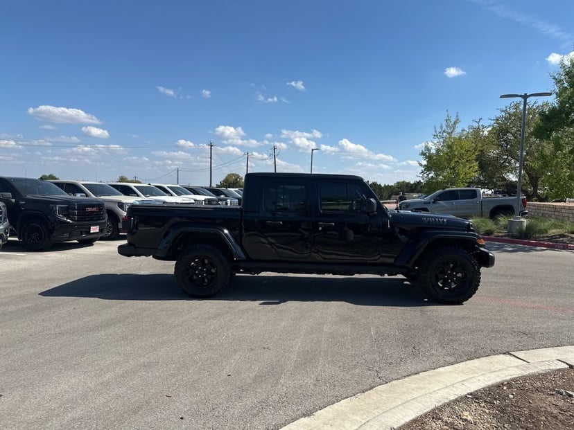 2022 Jeep Gladiator - Image 11