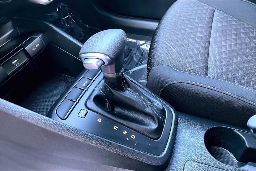 2022 Kia Rio - Image 16