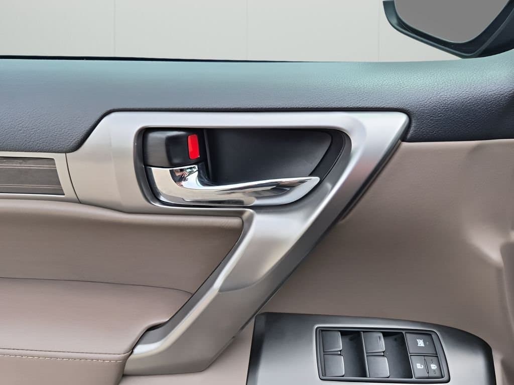 2022 Lexus GX - Image 27