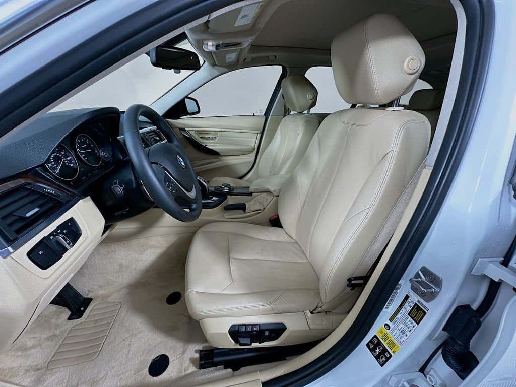 2015 BMW 3 Series - Image 21