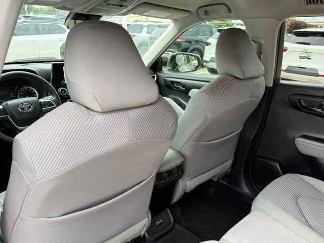 2023 Toyota Highlander - Image 25
