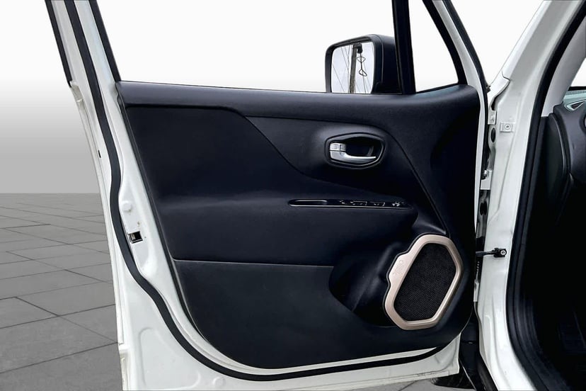 2017 Jeep Renegade - Image 22