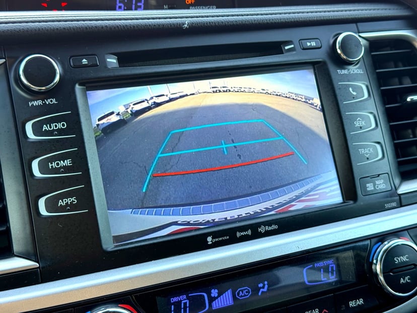 2019 Toyota Highlander - Image 31