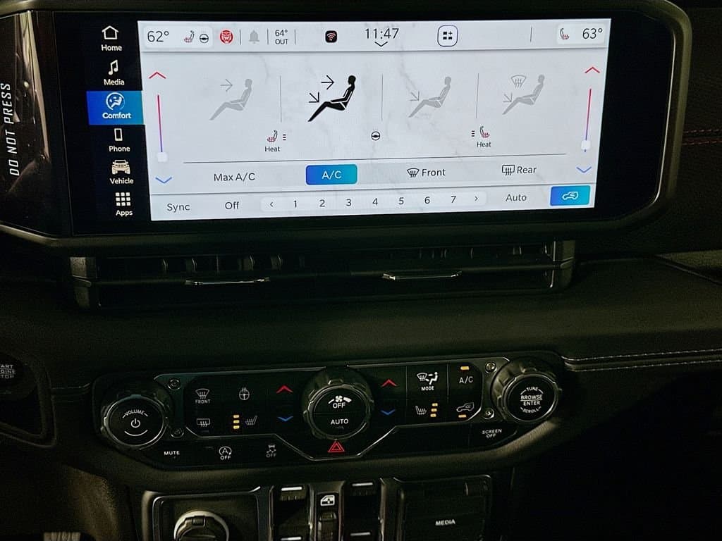 2025 Jeep Wrangler - Image 15