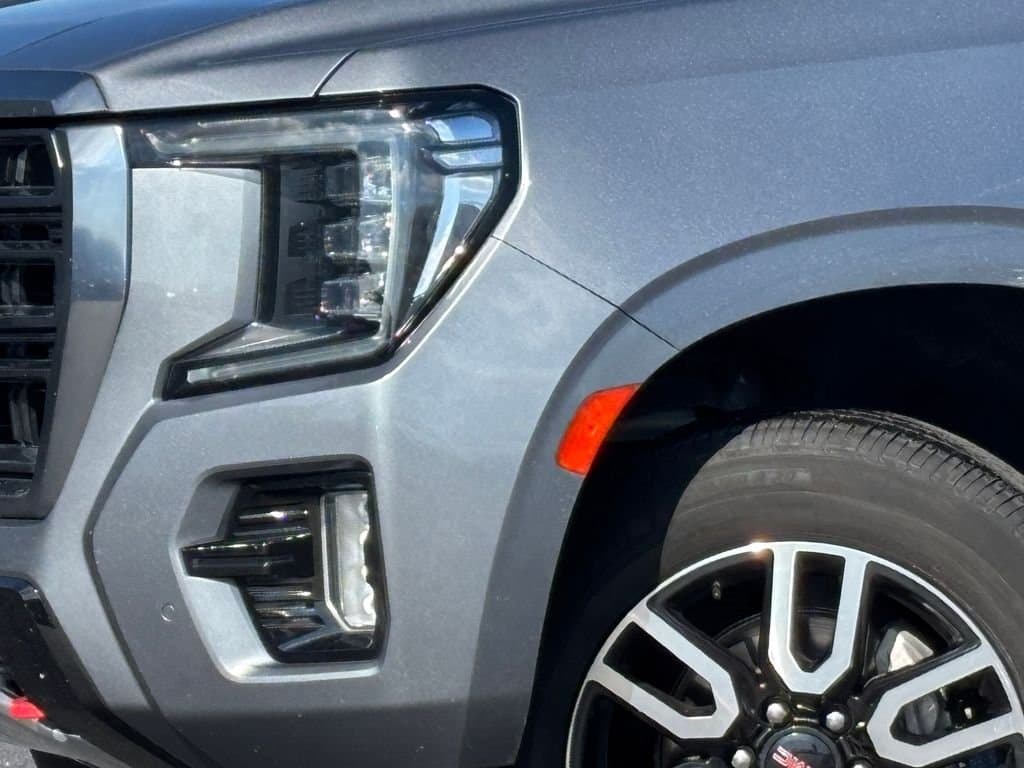 2022 GMC Yukon - Image 3