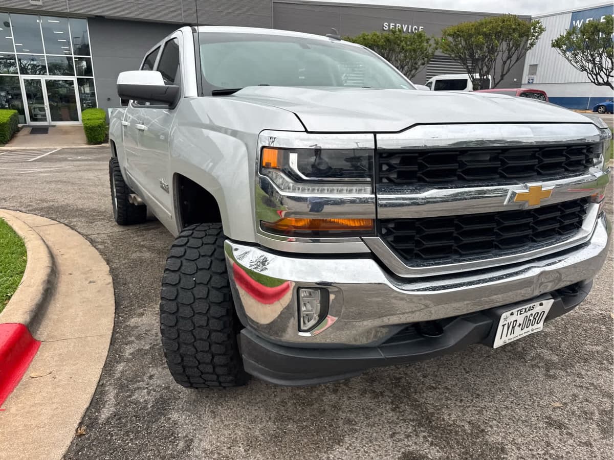 2017 Chevrolet Silverado 1500 - Image 3