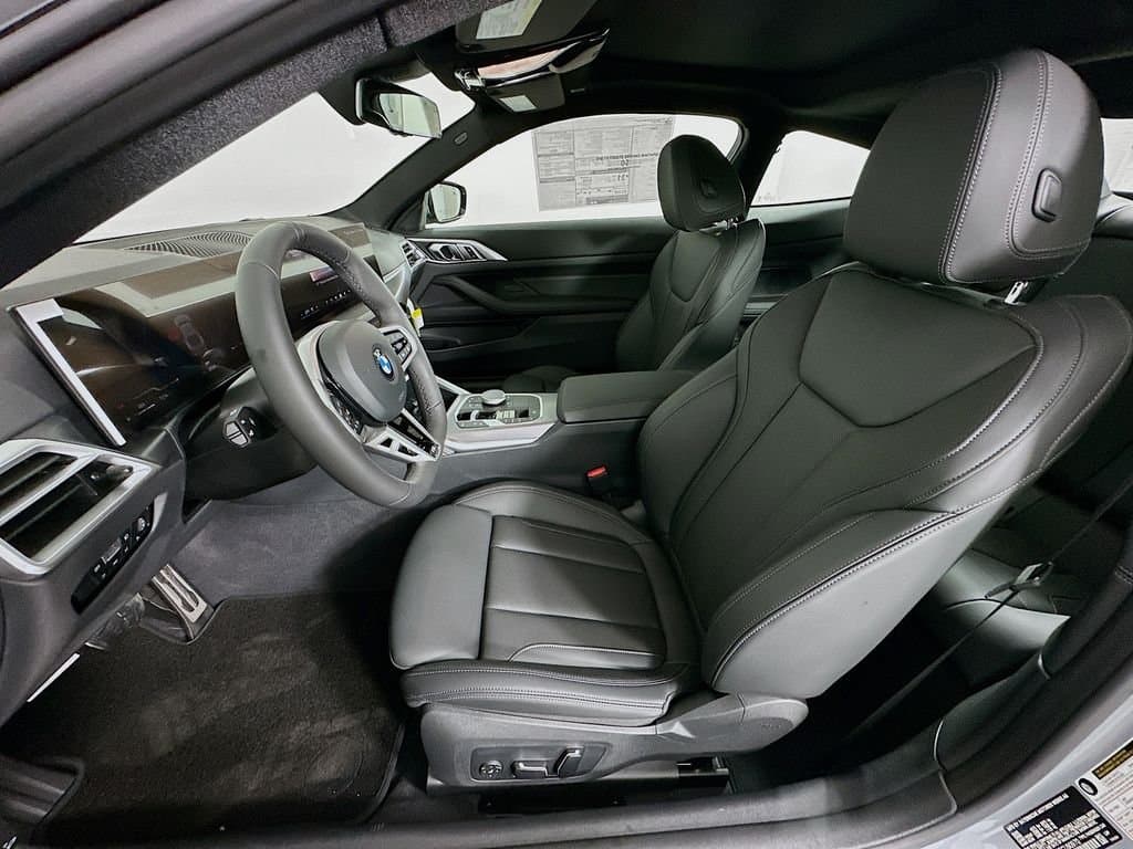 2025 BMW 4 Series - Image 16