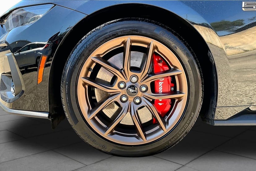 2025 Ford Mustang - Image 13