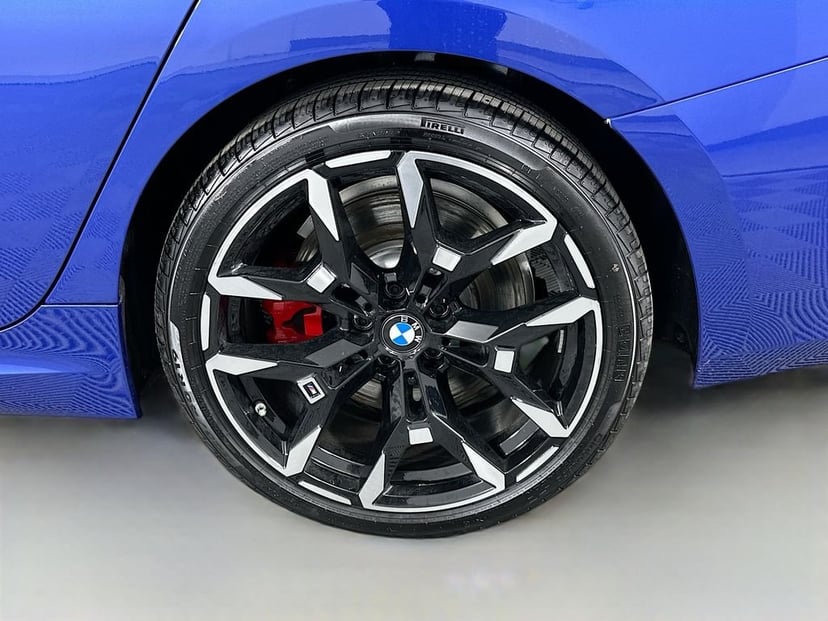 2025 BMW 3 Series - Image 23