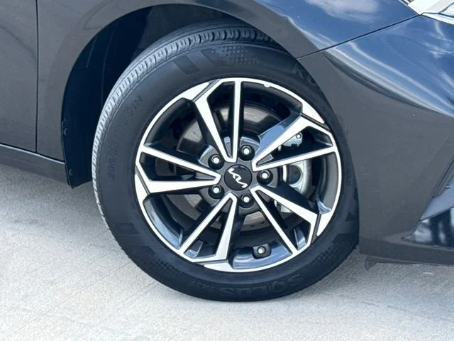 2023 Kia Forte - Image 2