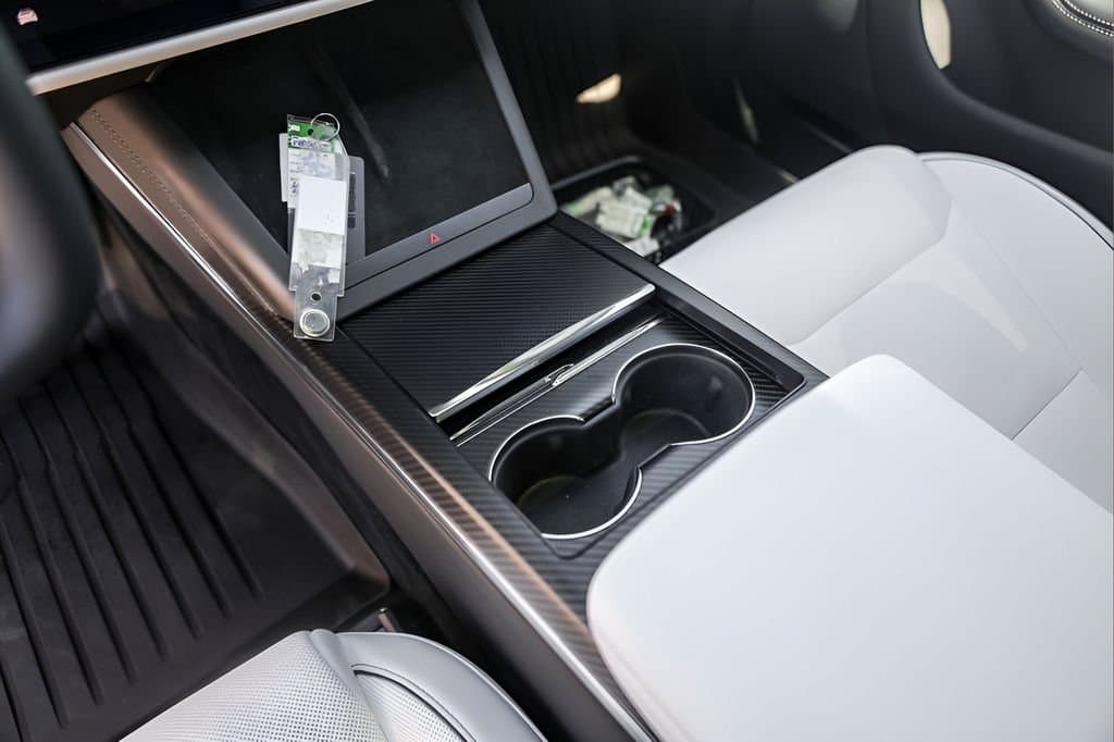 2022 Tesla Model S - Image 16