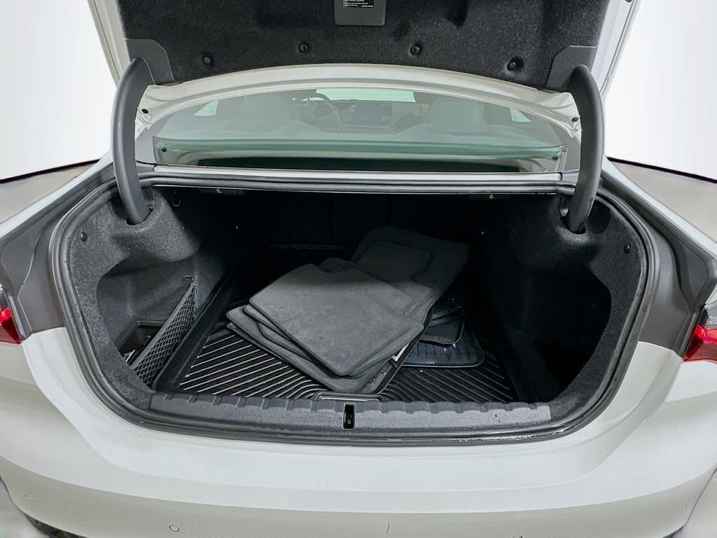 2025 BMW 4 Series - Image 27