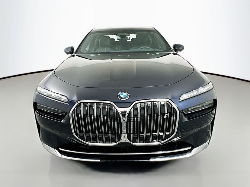 2025 BMW i7 - Image 2