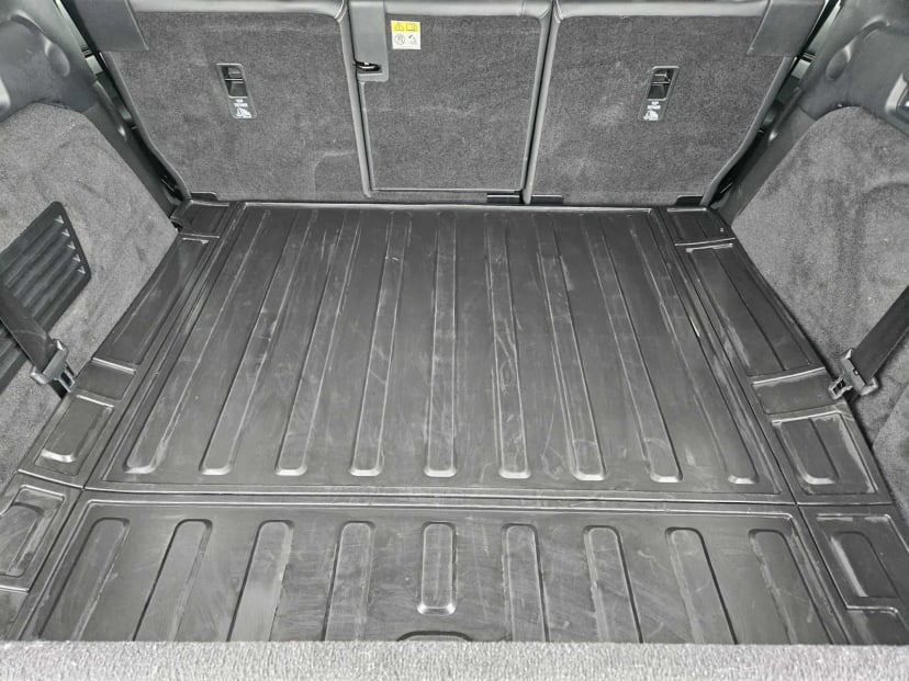 2025 Land Rover Discovery - Image 31