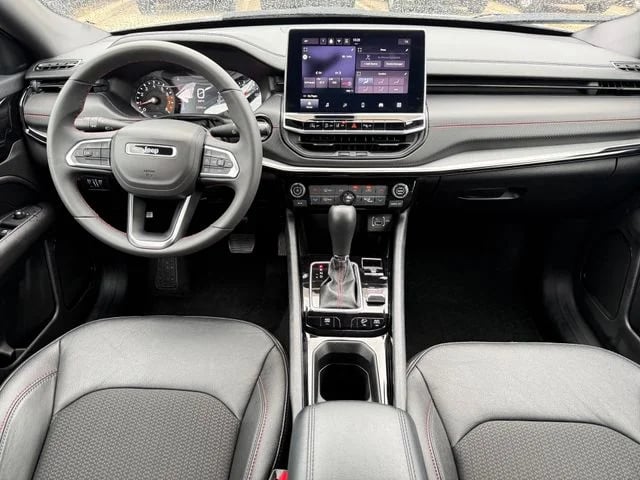 2025 Jeep Compass - Image 23