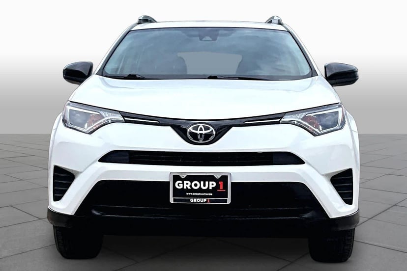 2017 Toyota RAV4 - Image 4