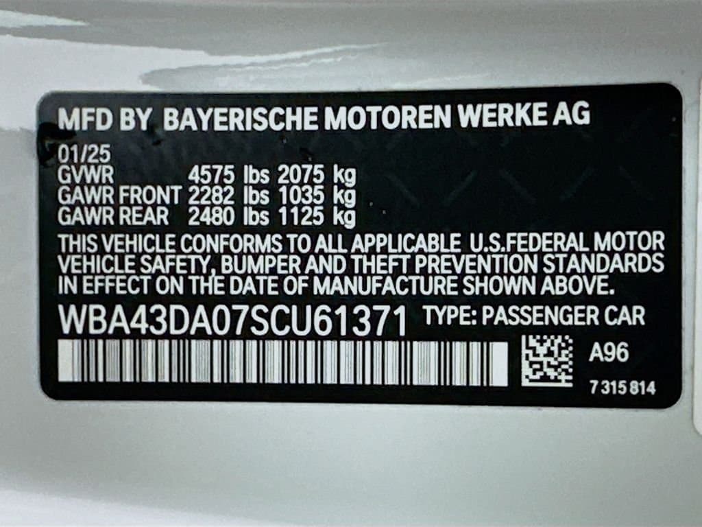 2025 BMW 4 Series - Image 33