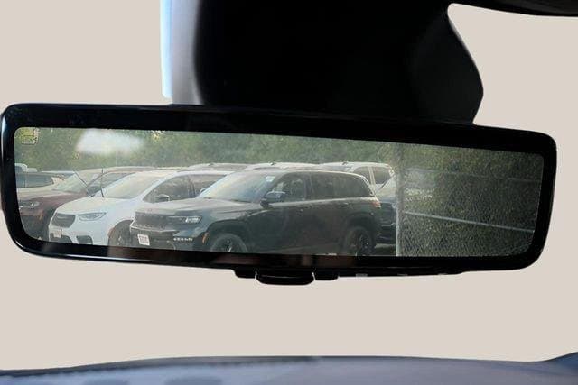 2025 Jeep Grand Cherokee - Image 25