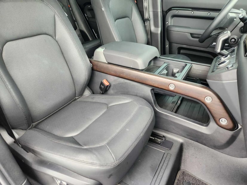 2024 Land Rover Defender - Image 13