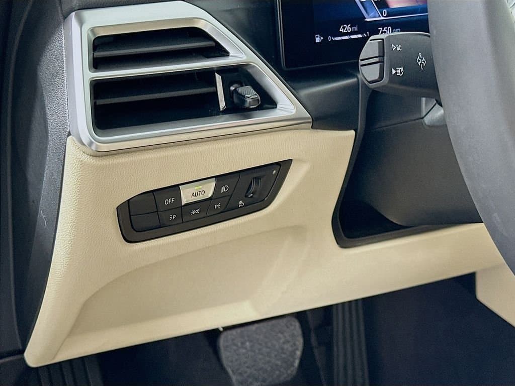 2025 BMW 4 Series - Image 10