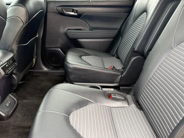 2025 Toyota Highlander - Image 23