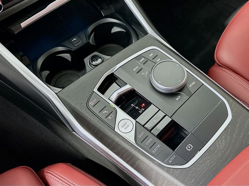 2023 BMW 3 Series - Image 17