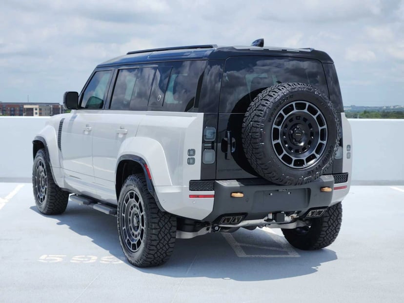 2026 LAND ROVER Defender 110 - Image 7