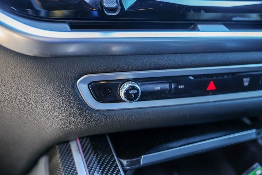 2023 BMW X7 - Image 18