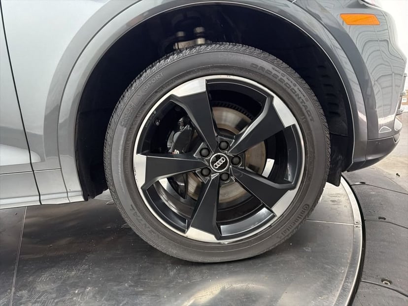 2020 Audi SQ5 - Image 9