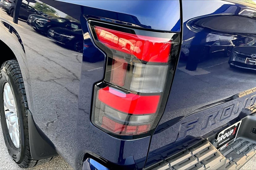 2023 Nissan Frontier - Image 28