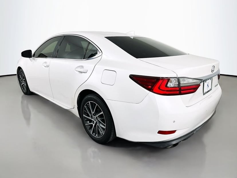 2017 Lexus ES - Image 7