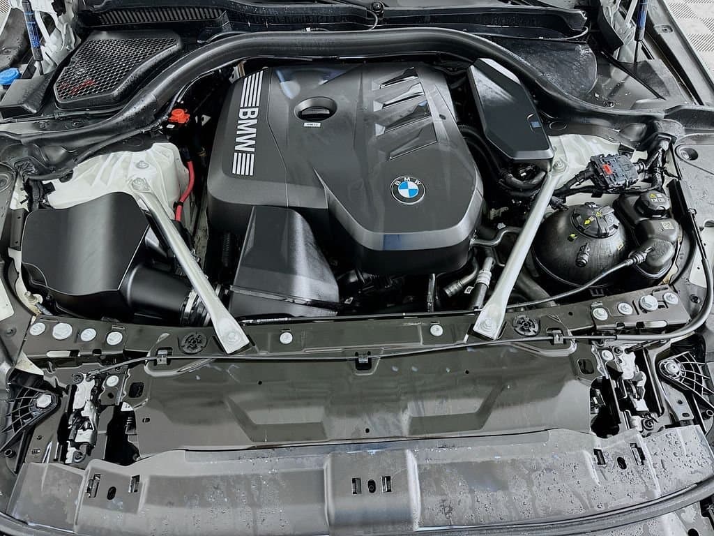 2025 BMW 5 Series - Image 31