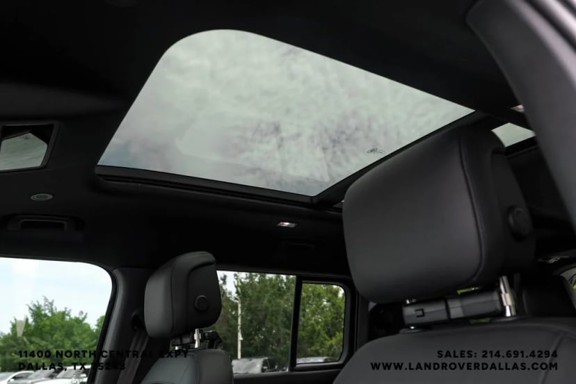 2026 Land Rover Defender 130 - Image 4