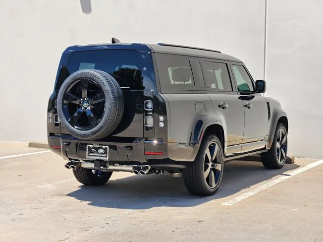 2025 Land Rover Defender 130 - Image 4