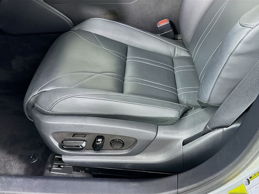 2024 Lexus ES - Image 20