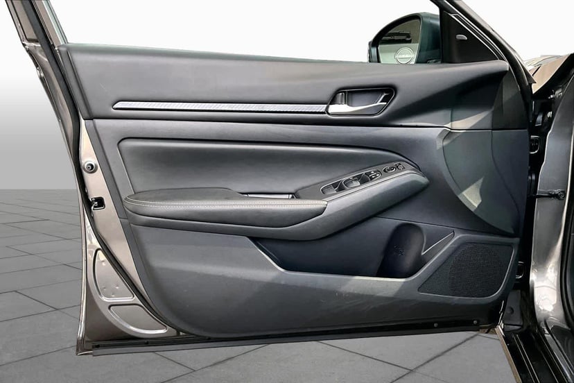 2025 Nissan Altima - Image 21