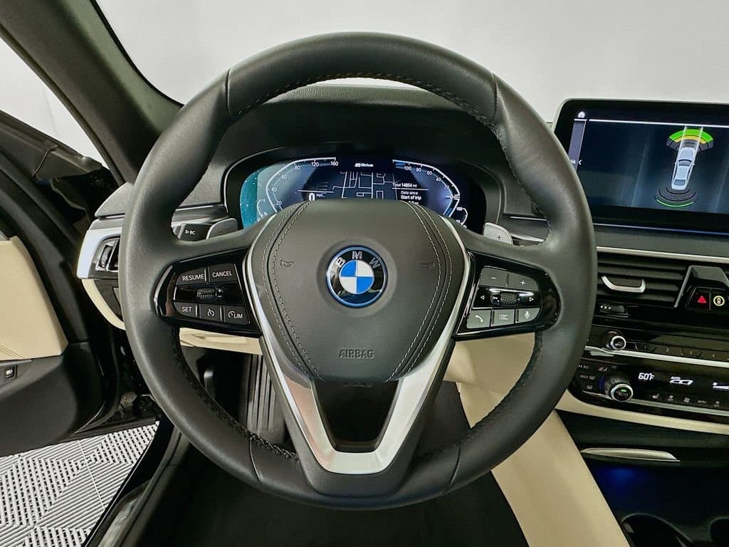 2023 BMW 5 Series - Image 11