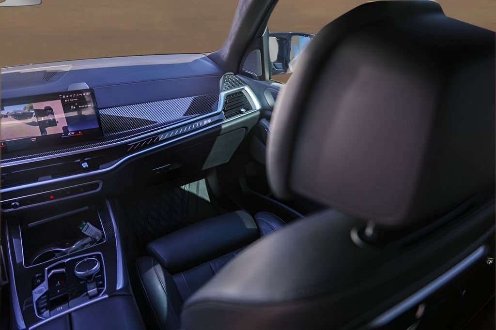 2023 BMW X7 - Image 30