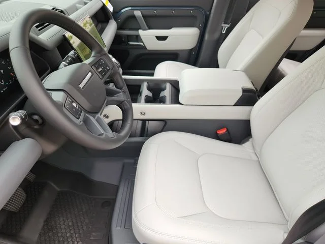 2026 Land Rover Defender 110 - Image 9