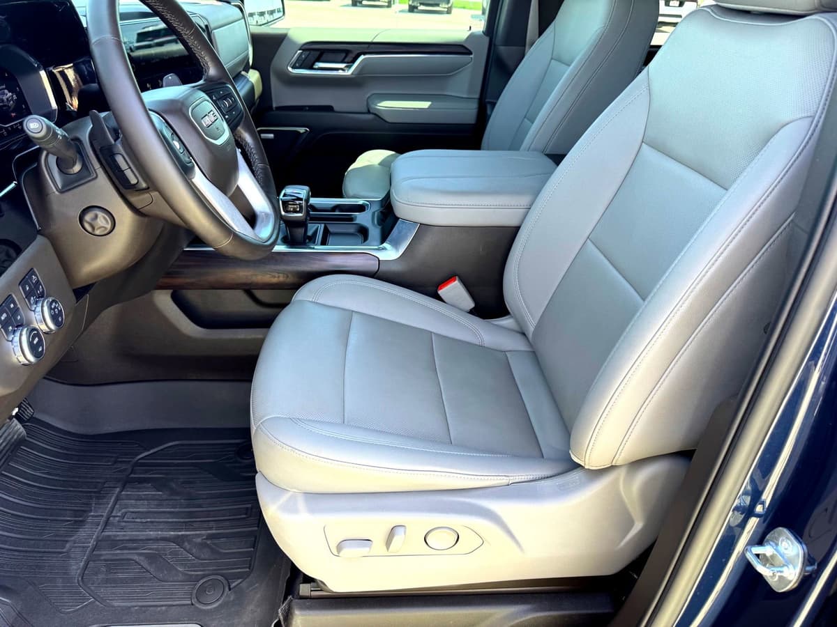 2023 GMC Sierra 1500 - Image 12