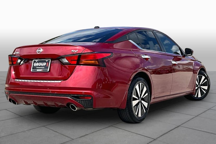2022 Nissan Altima - Image 13