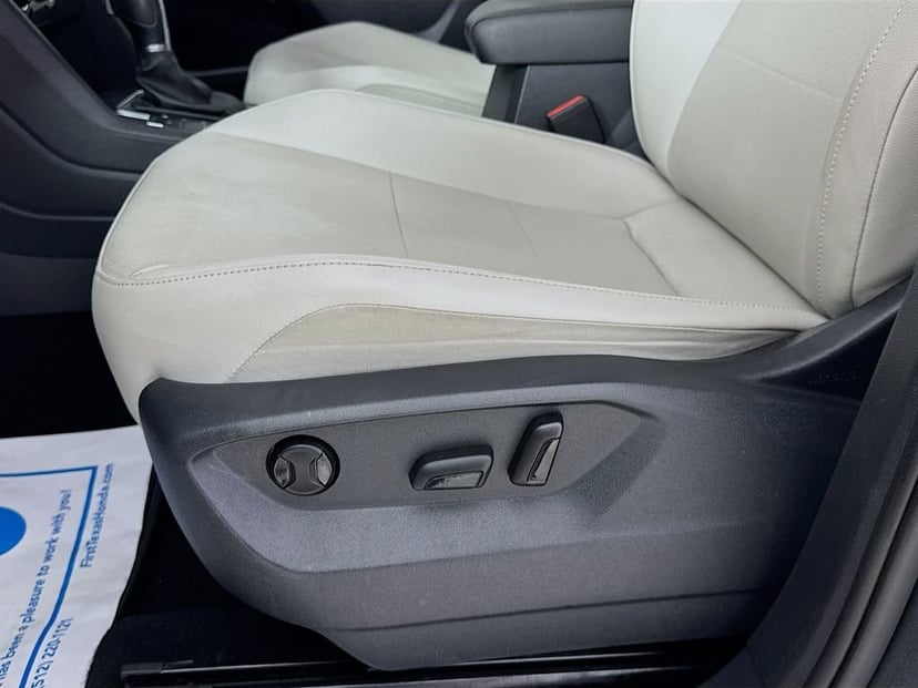 2019 Volkswagen Tiguan - Image 25