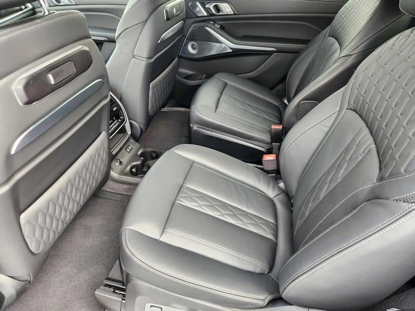 2025 BMW ALPINA XB7 - Image 32