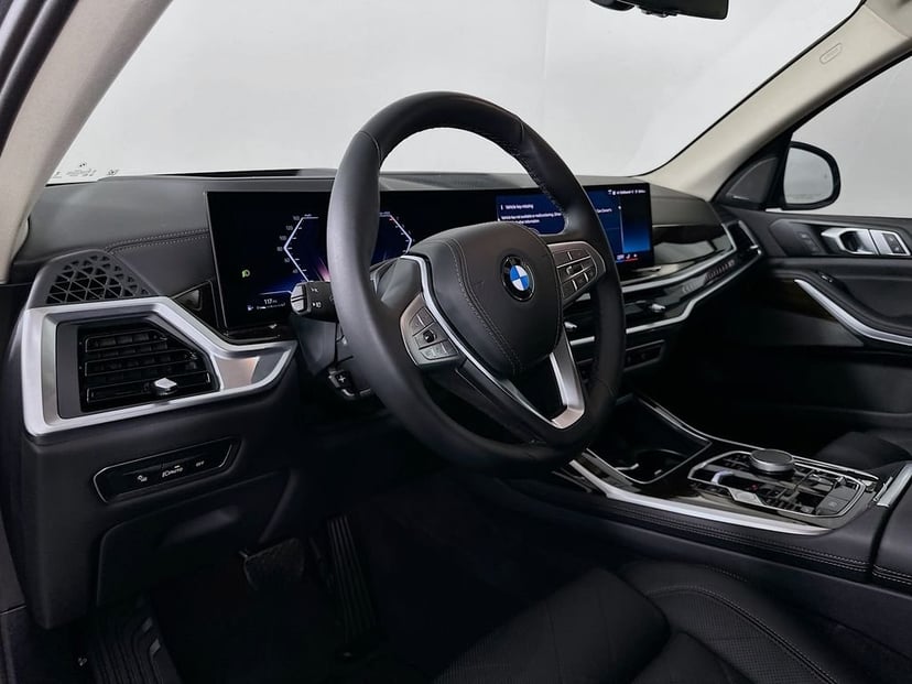 2024 BMW X7 - Image 9