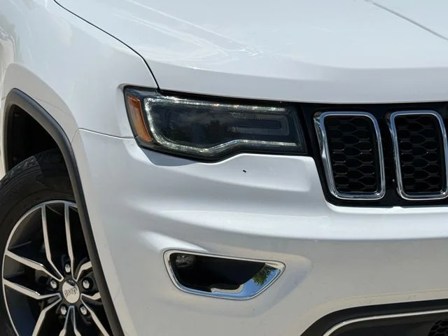 2017 Jeep Grand Cherokee - Image 3
