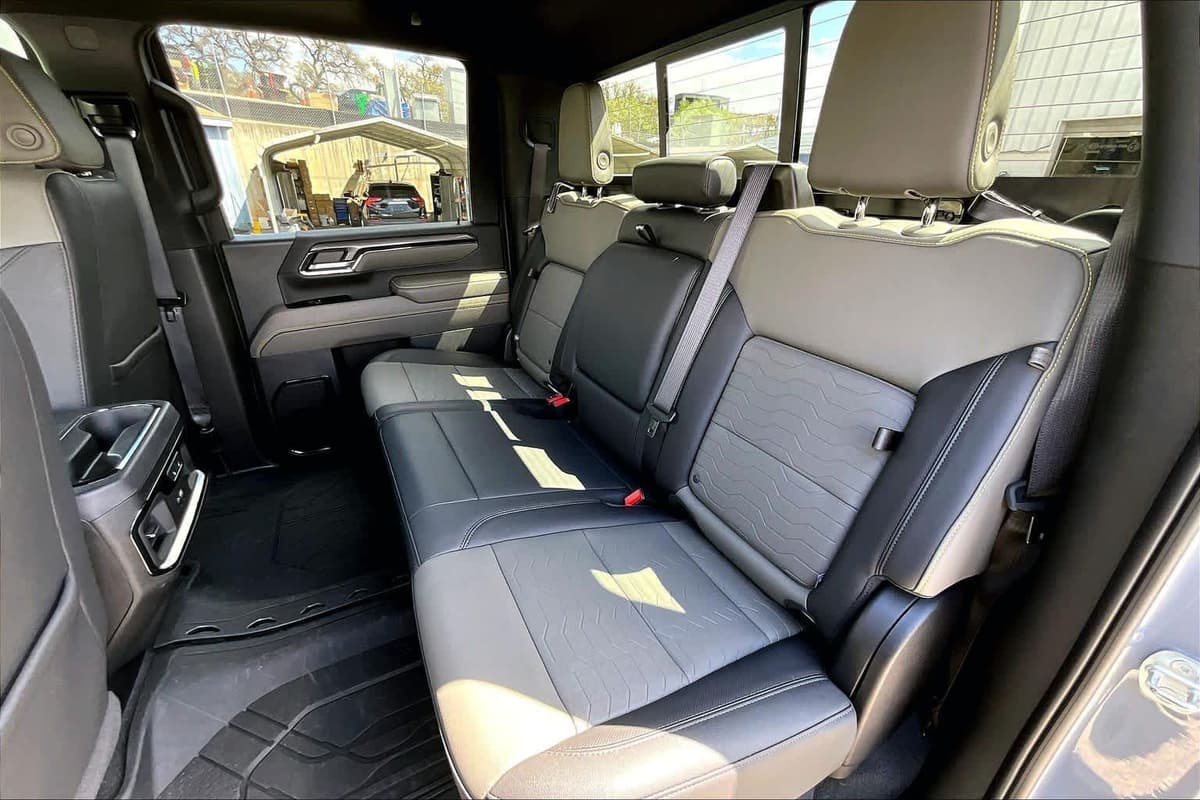 2024 Chevrolet Silverado 2500HD - Image 23