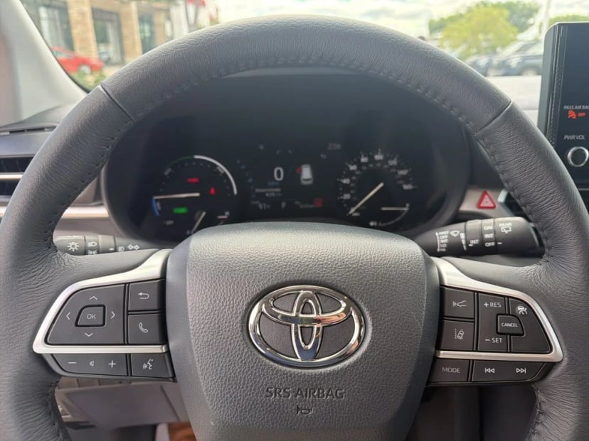 2026 Toyota Sienna - Image 17