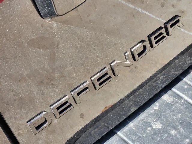 2026 Land Rover Defender 110 - Image 12