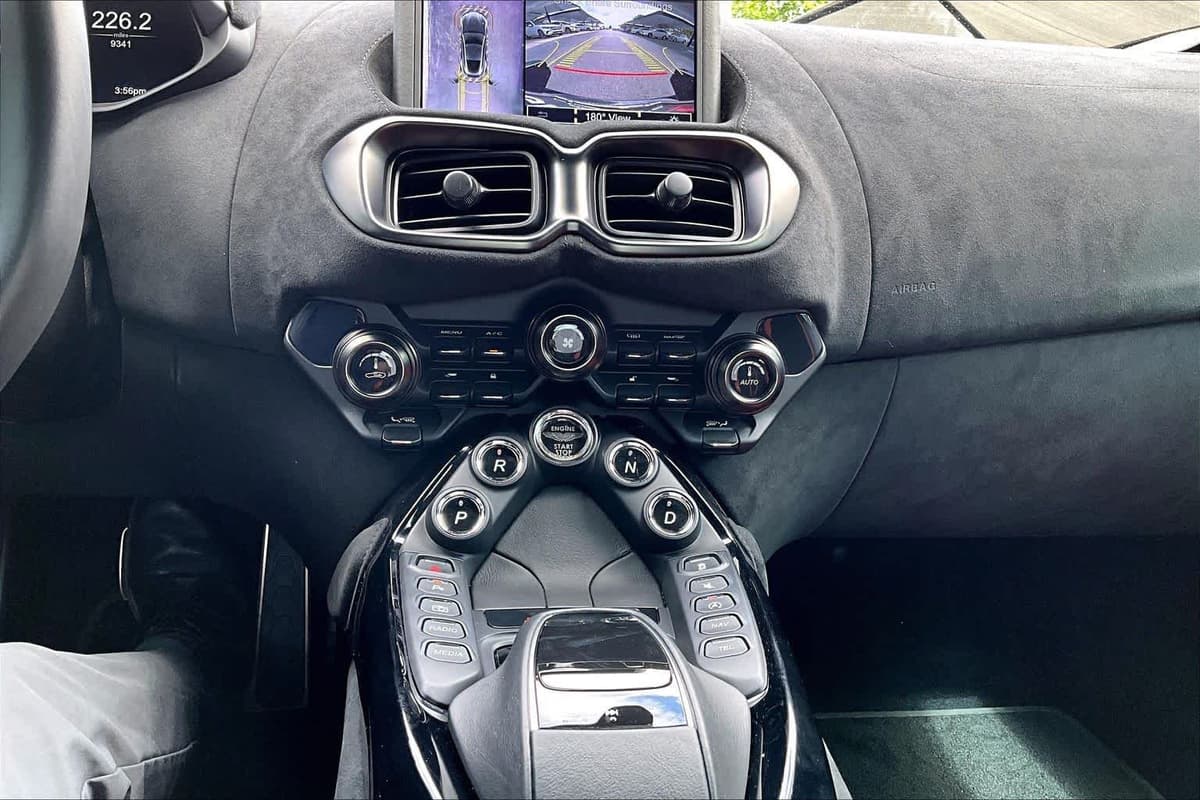 2020 Aston Martin Vantage - Image 31